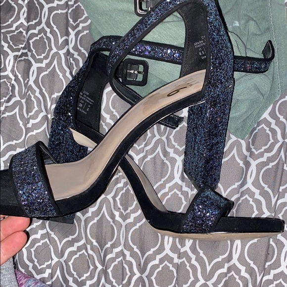 Heels - Picture 2 of 4